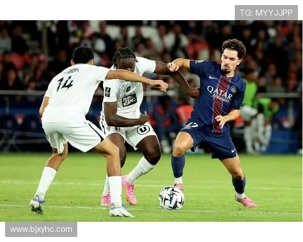 皇马锁定三大中场目标 巴黎核心领衔 皇马锁定三大中场目标 巴黎核心领衔